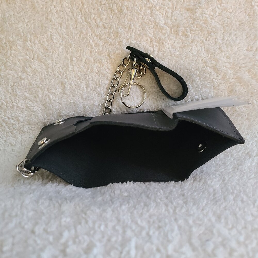 Relic Black Tri-Fold Wallet With Chain - Picture 4 of 6